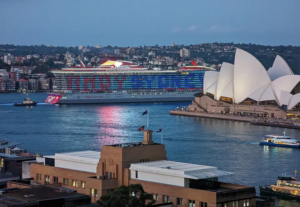 Resilient Lady: AHOY SYDNEY at Opera House