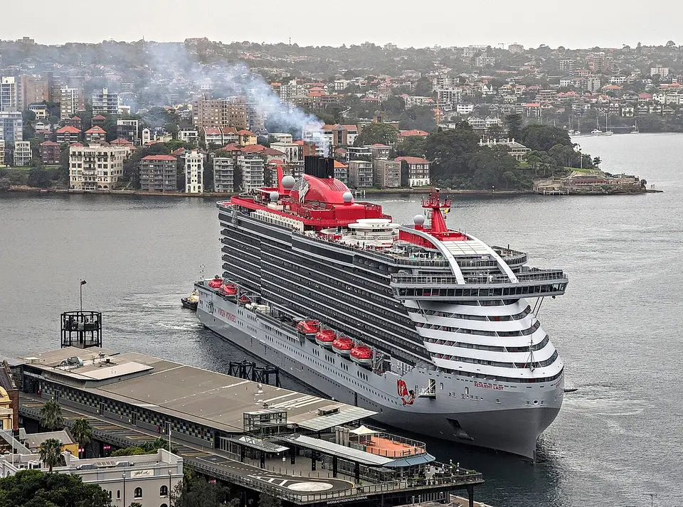 Resilient Lady: docking at Sydney