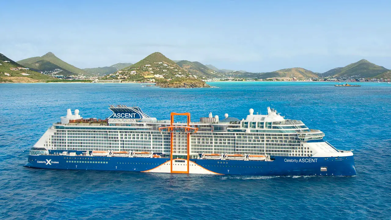 Celebrity Cruises-ის გემი Celebrity Ascent კარიბის ზღვის ფირუზისფერ წყლებში